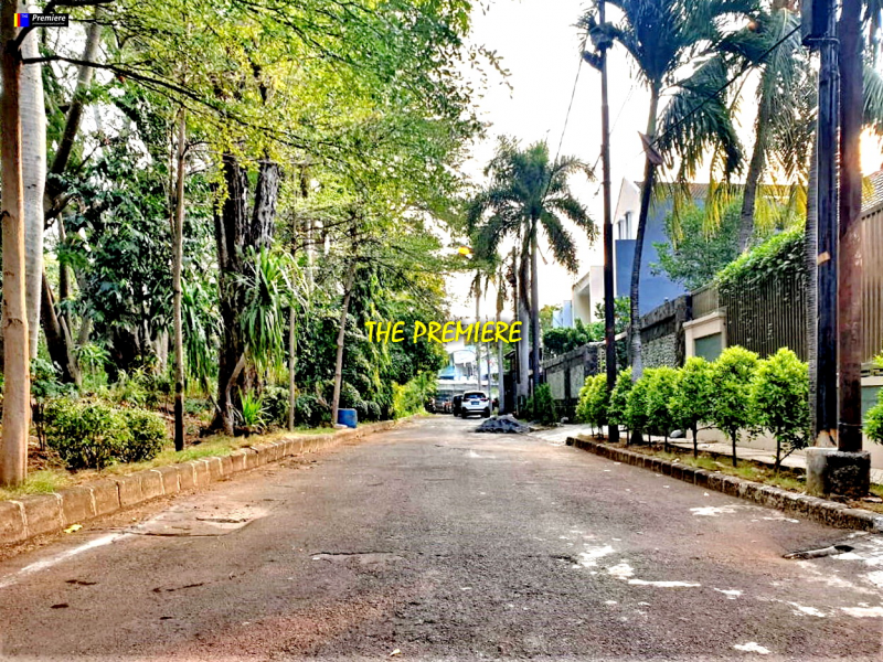 Rumah Sunter Permai Jaya, Sunter, Jakarta Utara, SEMIFURNISHED - DI DEPAN TAMAN
