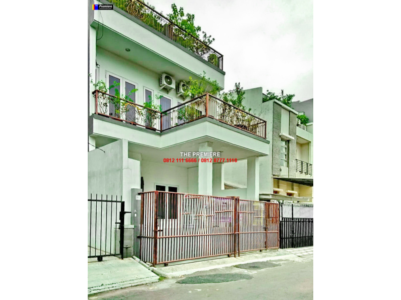 Rumah 3 Lantai Kelapa Cengkir Barat Kelapa Gading, Jakarta Utara